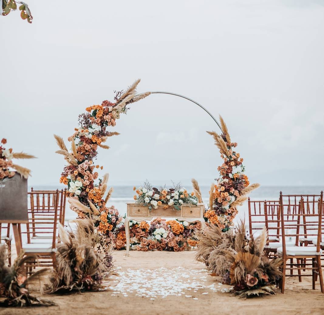 Arco bohémien in spiaggia